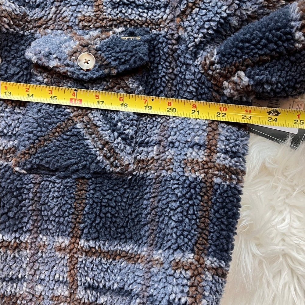 🆕Volcom Women’s Sherpa Jacket Silent Sherpa ll Navy Plaid Pockets Size M Shacket - Picture 13 of 13